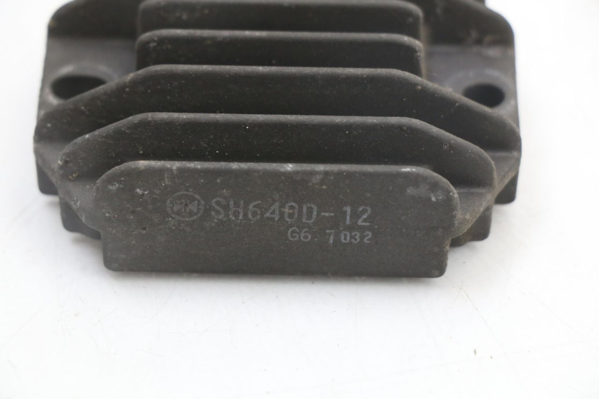 photo de REGULATOR ŁADOWANIA PIAGGIO MP3 125 (2006 - 2014) - Inny kąt widzenia