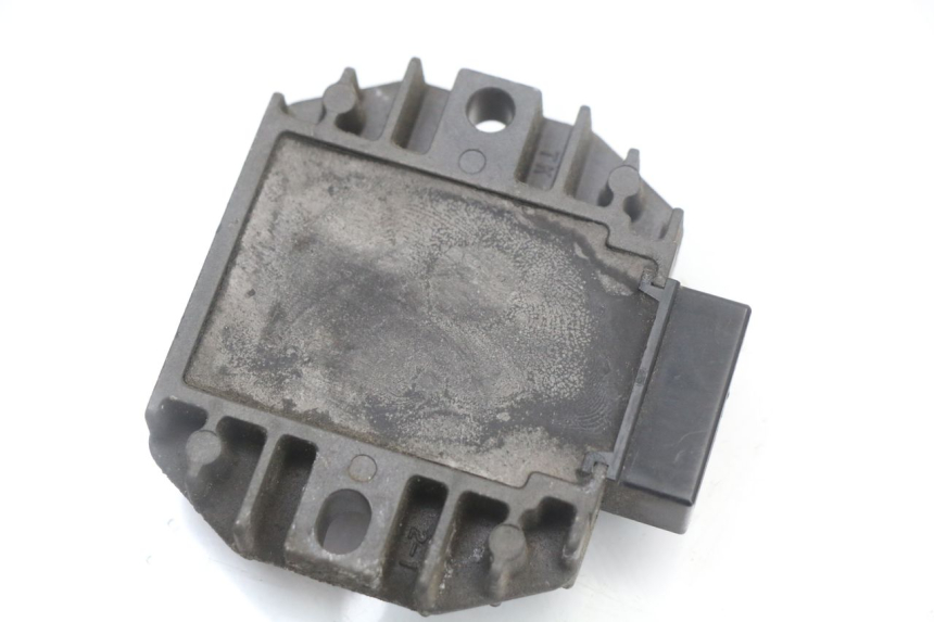 photo de REGULATOR ŁADOWANIA PIAGGIO MP3 125 (2006 - 2014) - Zbliżenie techniczne