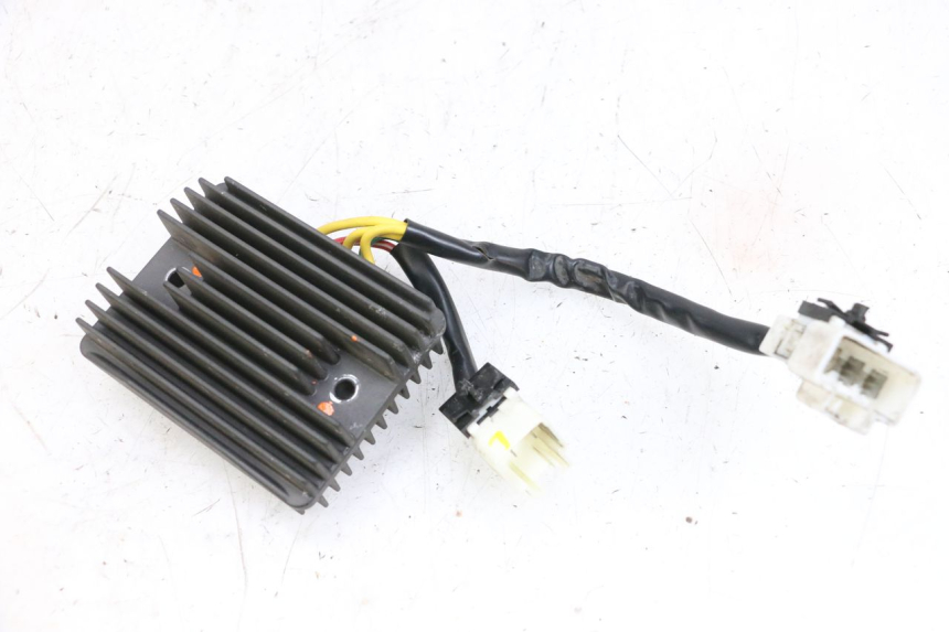 photo de REGULATOR ŁADOWANIA PIAGGIO MP3 500 (2014 - 2017) - Inny kąt widzenia