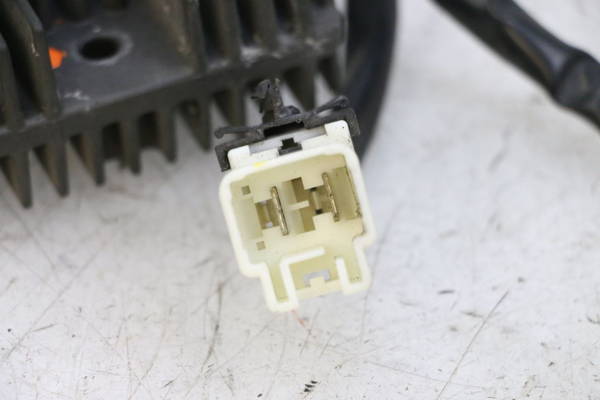 photo de REGULATOR ŁADOWANIA PIAGGIO MP3 500 (2014 - 2017) - Zbliżenie techniczne