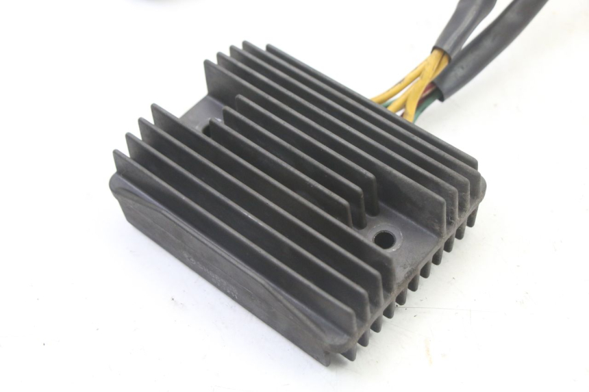 photo de REGULATOR ŁADOWANIA PIAGGIO MP3 500 (2011 - 2015) - Szczegół części