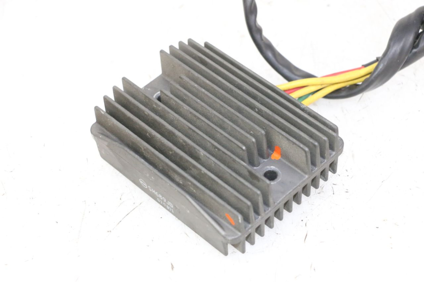 photo de REGULATOR ŁADOWANIA PIAGGIO MP3 500 (2014 - 2017) - Punkty mocowania