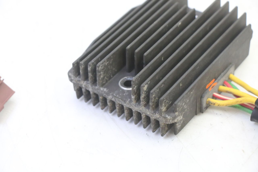 photo de REGULATOR ŁADOWANIA PIAGGIO MP3 RL 250 (2006 - 2010) - Inny kąt widzenia