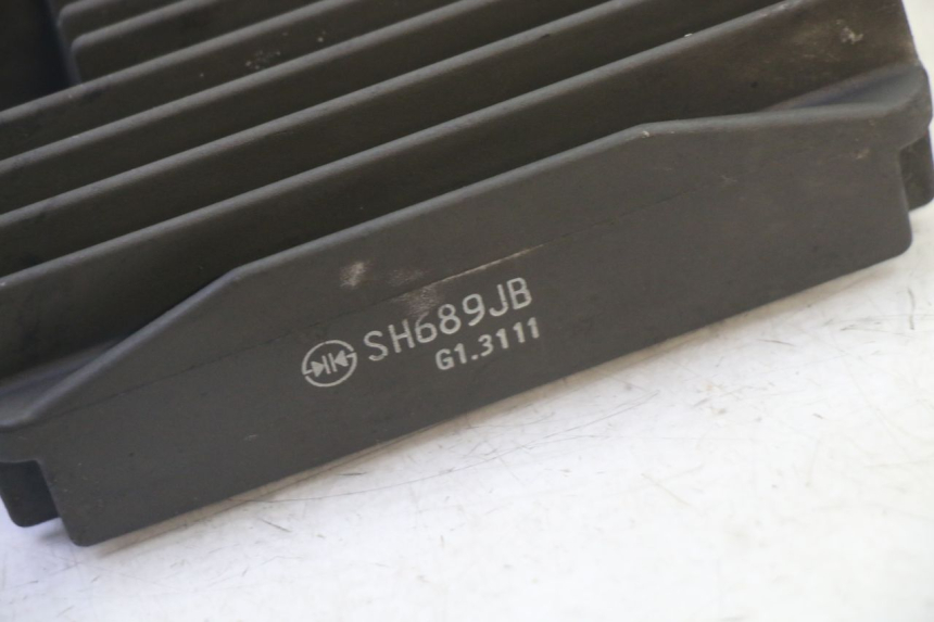 photo de REGULATOR ŁADOWANIA PIAGGIO MP3 500 (2011 - 2015) - Inny kąt widzenia