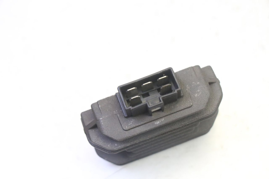 photo de REGULATOR ŁADOWANIA PIAGGIO MP3 125 (2006 - 2014) - Zoom stanu zużycia