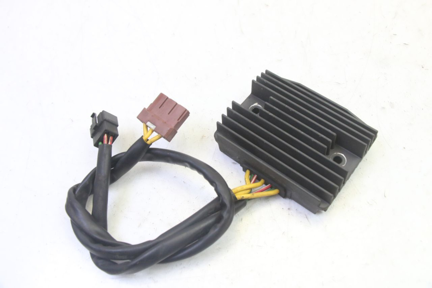 photo de REGULATOR ŁADOWANIA PIAGGIO MP3 RL 250 (2006 - 2010) - Szczegół części