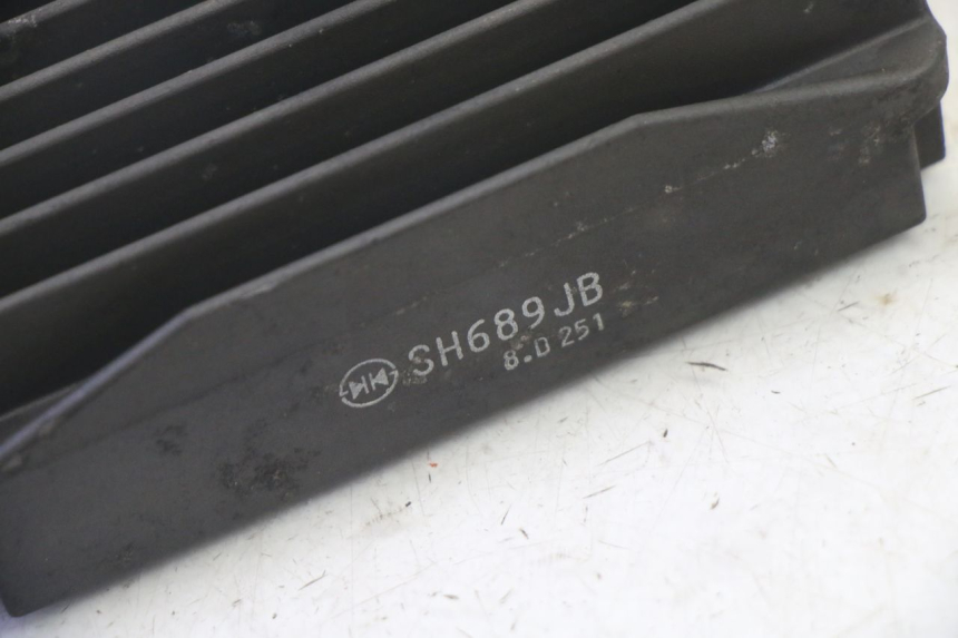 photo de REGULATOR ŁADOWANIA PIAGGIO MP3 RL 250 (2006 - 2010) - Zoom stanu zużycia