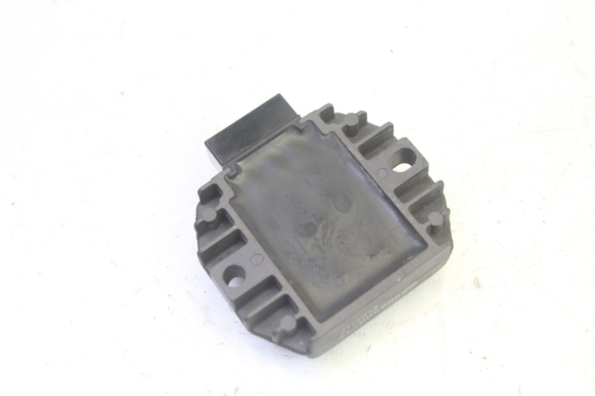 photo de REGULATOR ŁADOWANIA PIAGGIO MP3 125 (2006 - 2014) - Zoom stanu zużycia