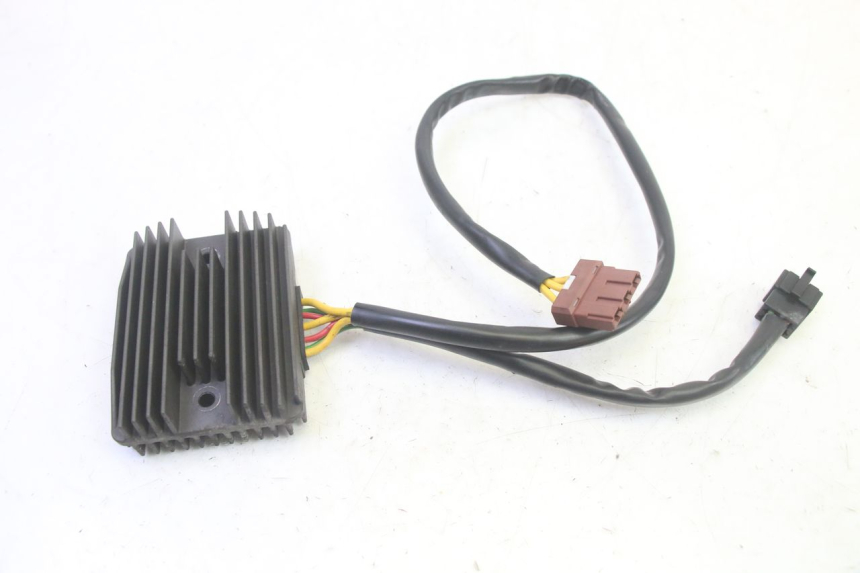 photo de REGULATOR ŁADOWANIA PIAGGIO MP3 RL 250 (2006 - 2010) - Zoom stanu zużycia