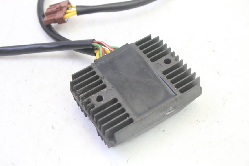 photo de REGULATOR ŁADOWANIA PIAGGIO MP3 RL 250 (2006 - 2010) - Punkty mocowania