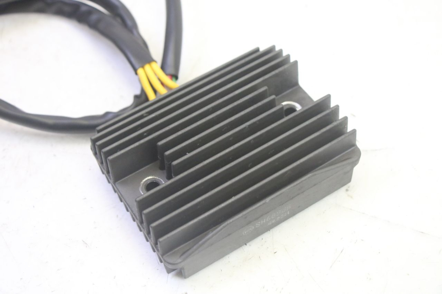 photo de REGULATOR ŁADOWANIA PIAGGIO MP3 RL 250 (2006 - 2010) - Szczegół części