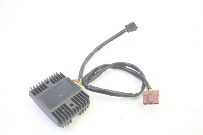 photo de REGULATOR ŁADOWANIA PIAGGIO MP3 RL 250 (2006 - 2010) - Inny kąt widzenia