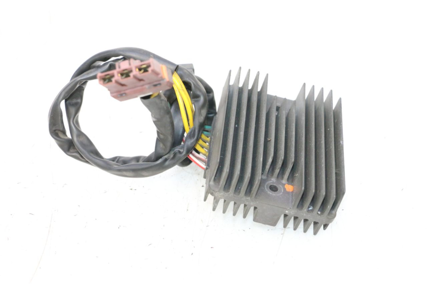 photo de REGULATOR ŁADOWANIA PIAGGIO MP3 RL 250 (2006 - 2010) - Punkty mocowania