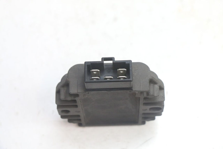 photo de REGULATOR ŁADOWANIA PIAGGIO MP3 125 (2006 - 2014) - Zoom stanu zużycia