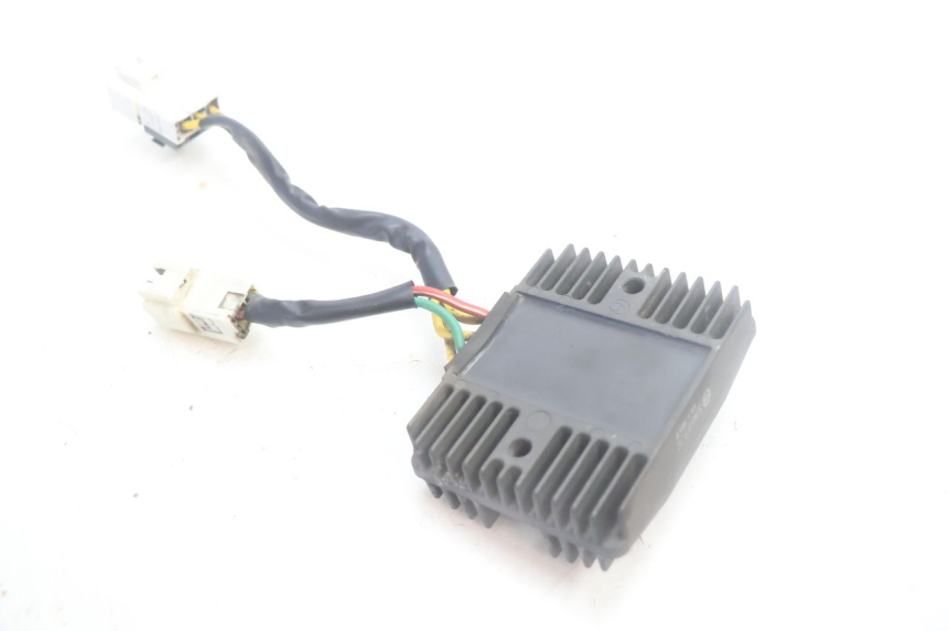 photo de REGULATOR ŁADOWANIA PIAGGIO MP3 500 (2016 - 2018) - Inny kąt widzenia