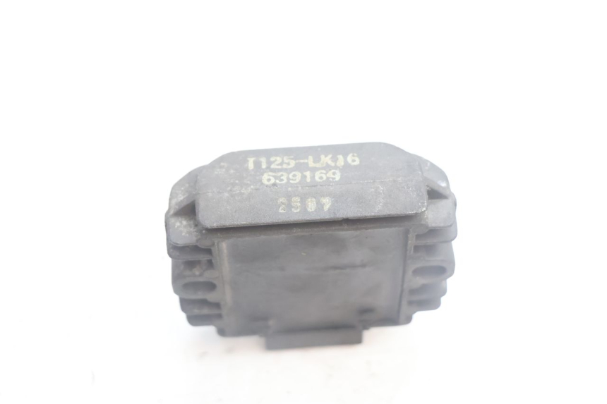 photo de REGULATOR ŁADOWANIA PIAGGIO MP3 125 (2006 - 2014) - Inny kąt widzenia
