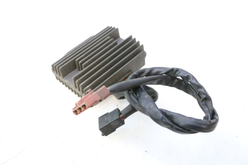 photo de REGULATOR ŁADOWANIA PIAGGIO MP3 500 (2011 - 2015) - Szczegół części