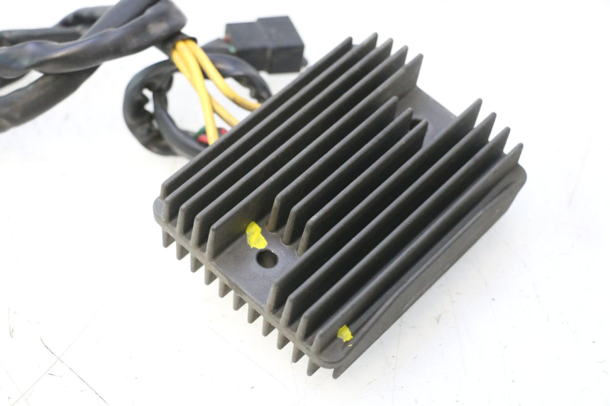 photo de REGULATOR ŁADOWANIA PIAGGIO MP3 500 (2011 - 2015) - Szczegóły charakterystyczne