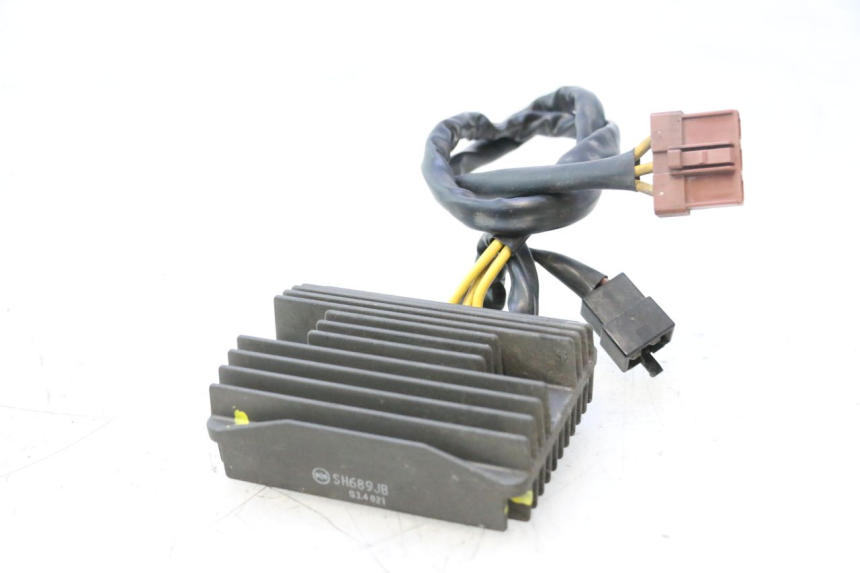 photo de REGULATOR ŁADOWANIA PIAGGIO MP3 500 (2011 - 2015) - Zoom stanu zużycia
