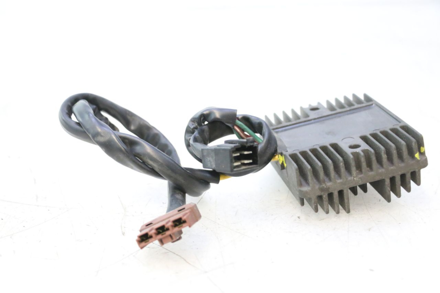 photo de REGULATOR ŁADOWANIA PIAGGIO MP3 500 (2011 - 2015) - Zbliżenie techniczne