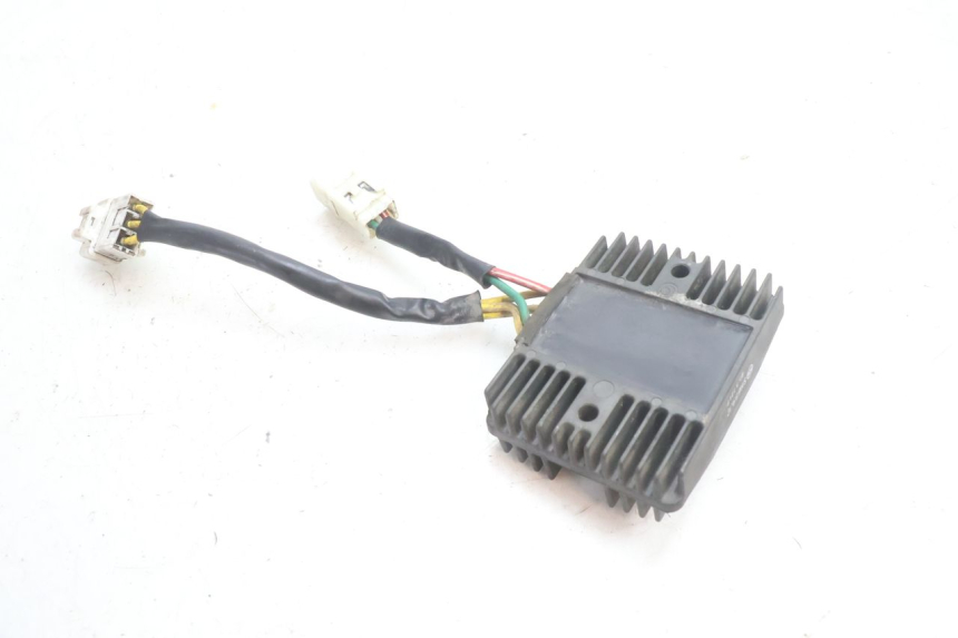 photo de REGULATOR ŁADOWANIA PIAGGIO MP3 500 (2016 - 2018) - Zbliżenie techniczne