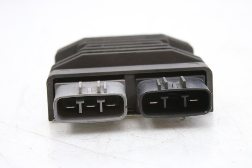 photo de REGULATOR ŁADOWANIA YAMAHA MT-07 MT07 700 (2018 - 2020) - Zbliżenie techniczne