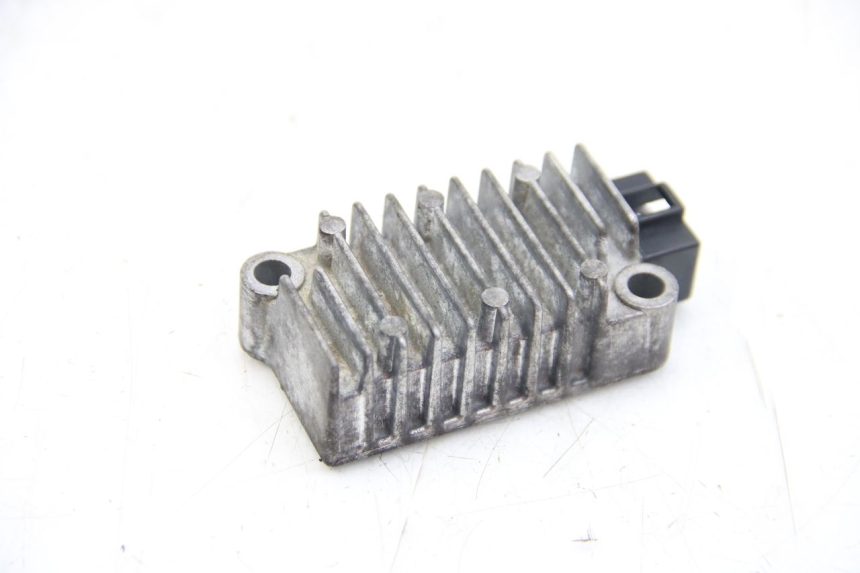 photo de REGULATOR ŁADOWANIA YAMAHA MT ABS 125 (2014 - 2018) - Zbliżenie techniczne