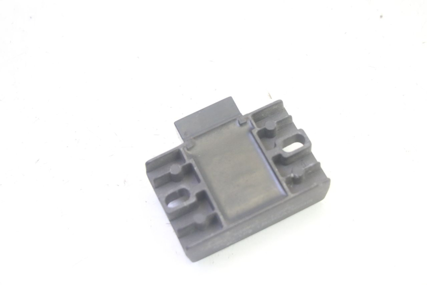 photo de REGULATOR ŁADOWANIA YAMAHA NEOS NEO'S 4T 50 (2008 - 2016) - Inny kąt widzenia