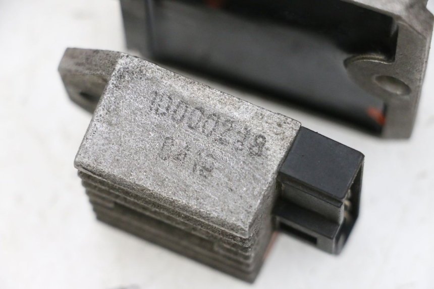 photo de REGULATOR ŁADOWANIA PIAGGIO NEW TYPHOON 50 (2018 - 2021) - Zoom stanu zużycia