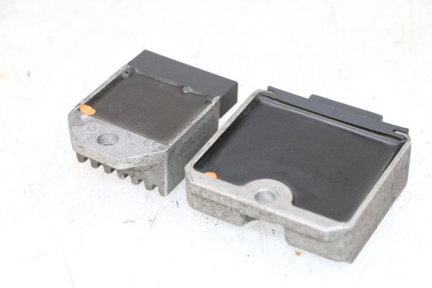 photo de REGULATOR ŁADOWANIA PIAGGIO NEW TYPHOON 50 (2018 - 2021) - Zbliżenie techniczne