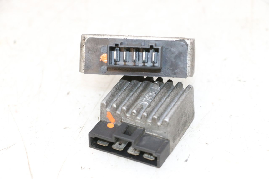 photo de REGULATOR ŁADOWANIA PIAGGIO NEW TYPHOON 50 (2018 - 2021) - Stan powierzchni