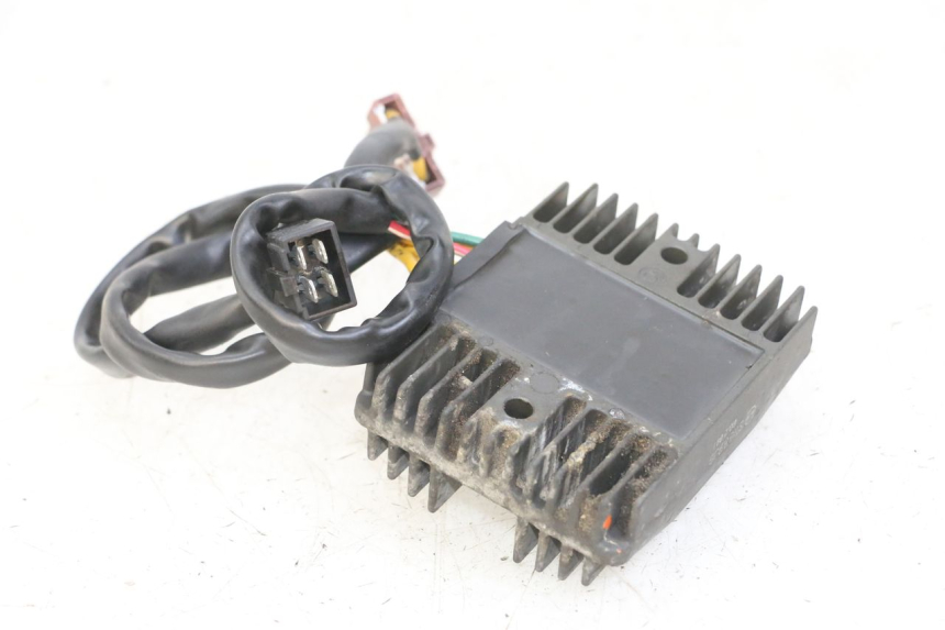 photo de REGULATOR ŁADOWANIA GILERA NEXUS 125 (2009 - 2013) - Zbliżenie techniczne