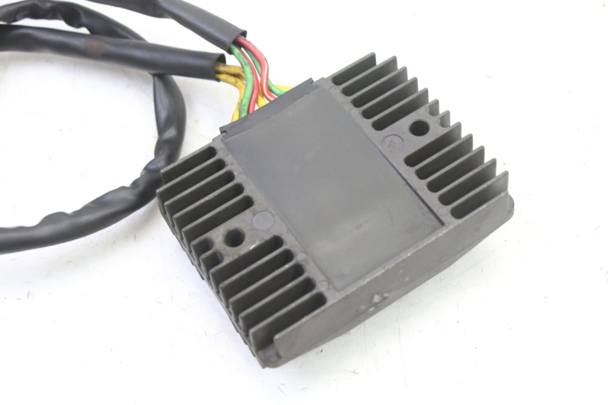 photo de REGULATOR ŁADOWANIA GILERA NEXUS 125 (2009 - 2013) - Zbliżenie techniczne