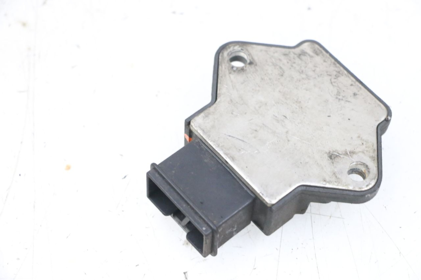 photo de REGULATOR ŁADOWANIA HONDA NSR R 125 (1994 - 2003) - Zoom stanu zużycia