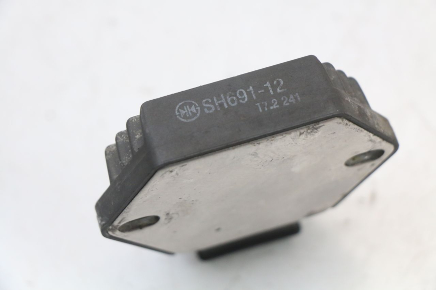 photo de REGULATOR ŁADOWANIA HONDA NTV DEAUVILLE 650 (1998 - 2001) - Zbliżenie techniczne