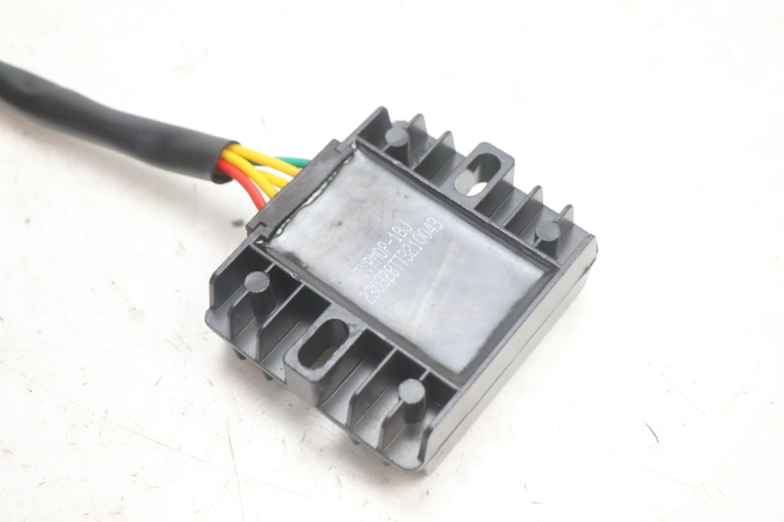 photo de REGULATOR ŁADOWANIA JM MOTORS OLDIES 4T 50 (2020 - 2026) - Zbliżenie techniczne