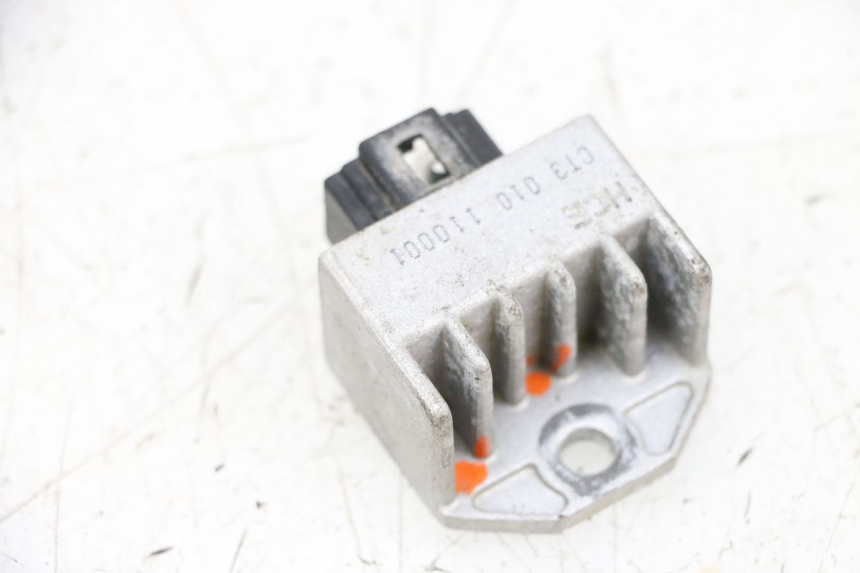 photo de REGULATOR ŁADOWANIA SYM ORBIT 2 50 (2008 - 2014) - Zbliżenie techniczne