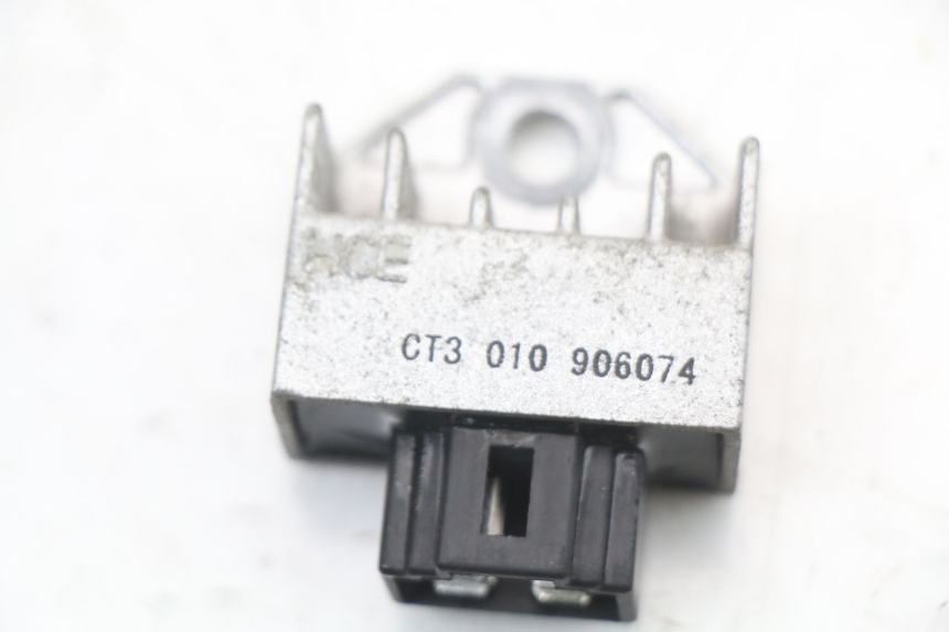 photo de REGULATOR ŁADOWANIA SYM ORBIT 50 (2008 - 2010) - Zoom stanu zużycia