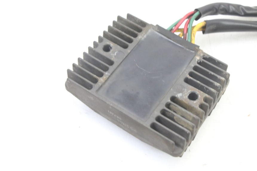 photo de REGULATOR ŁADOWANIA PEUGEOT CITYSTAR 125 (2011 - 2017) - Zbliżenie techniczne