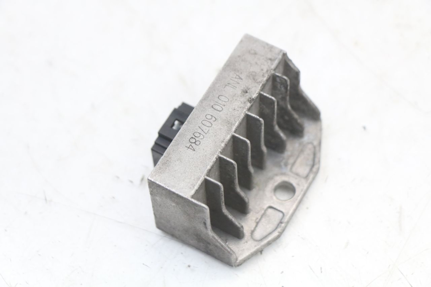 photo de REGULATOR ŁADOWANIA PEUGEOT DJANGO 125 (2014 - 2017) - Szczegół części