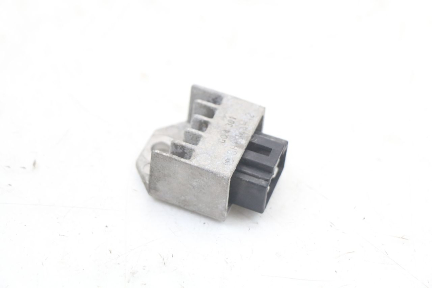 photo de REGULATOR ŁADOWANIA PEUGEOT ELYSTAR 50 (2002 - 2014) - Inny kąt widzenia