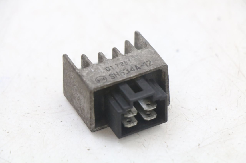 photo de REGULATOR ŁADOWANIA PEUGEOT ELYSTAR 50 (2002 - 2014) - Szczegół części