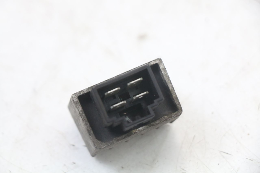 photo de REGULATOR ŁADOWANIA PEUGEOT ELYSTAR 50 (2002 - 2014) - Inny kąt widzenia