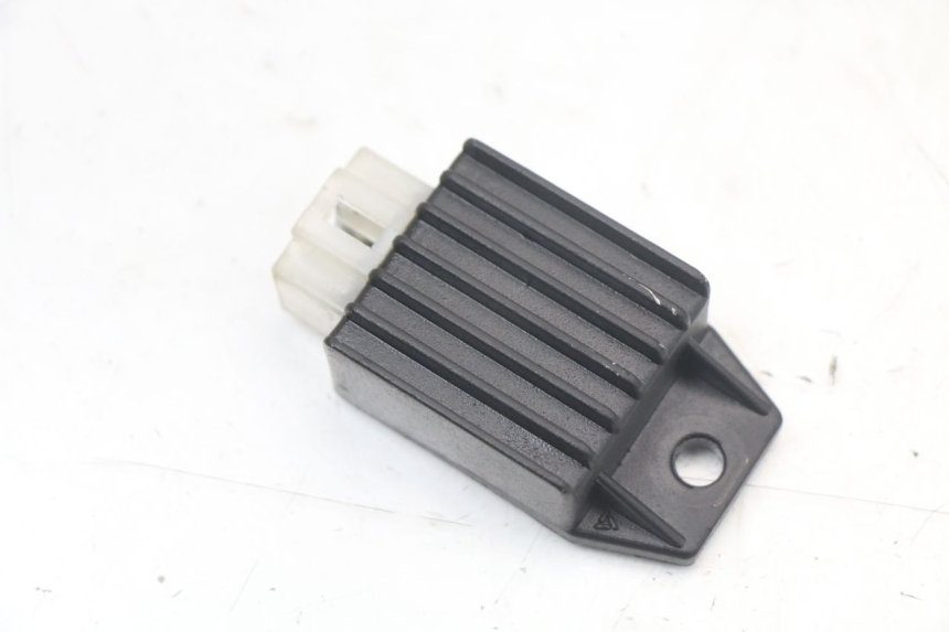 photo de REGULATOR ŁADOWANIA PEUGEOT KISBEE 2T 50 (2010 - 2017) - Szczegół części