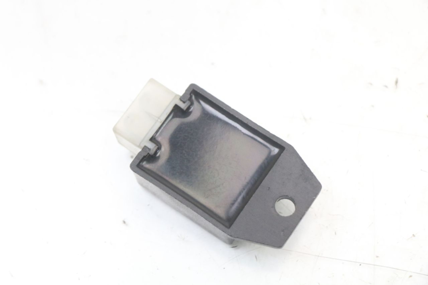 photo de REGULATOR ŁADOWANIA PEUGEOT KISBEE 2T 50 (2010 - 2017) - Inny kąt widzenia