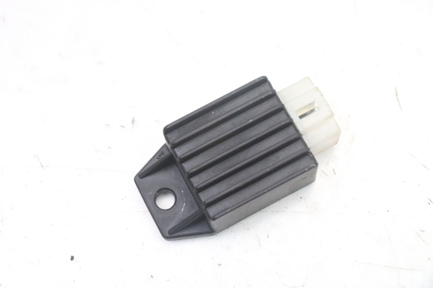 photo de REGULATOR ŁADOWANIA PEUGEOT KISBEE 2T 50 (2010 - 2017) - Widok główny