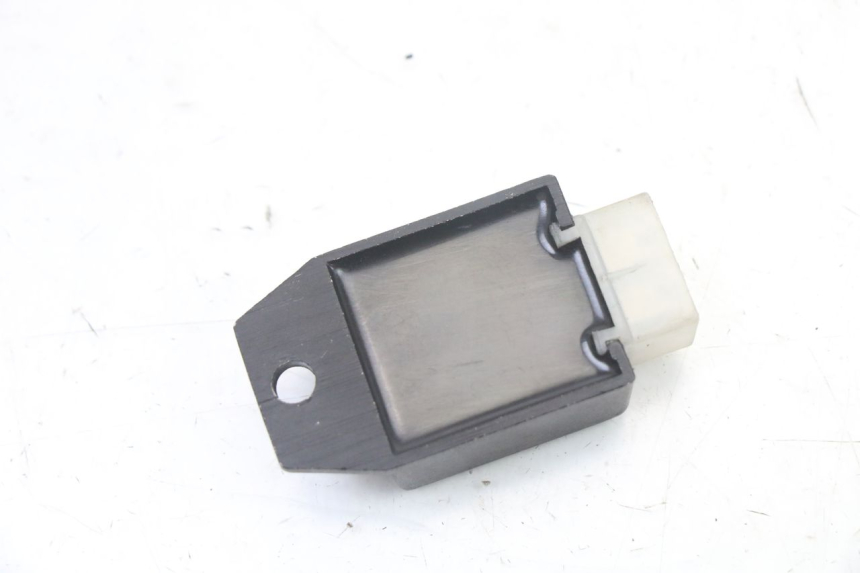 photo de REGULATOR ŁADOWANIA PEUGEOT KISBEE 2T 50 (2010 - 2017) - Inny kąt widzenia