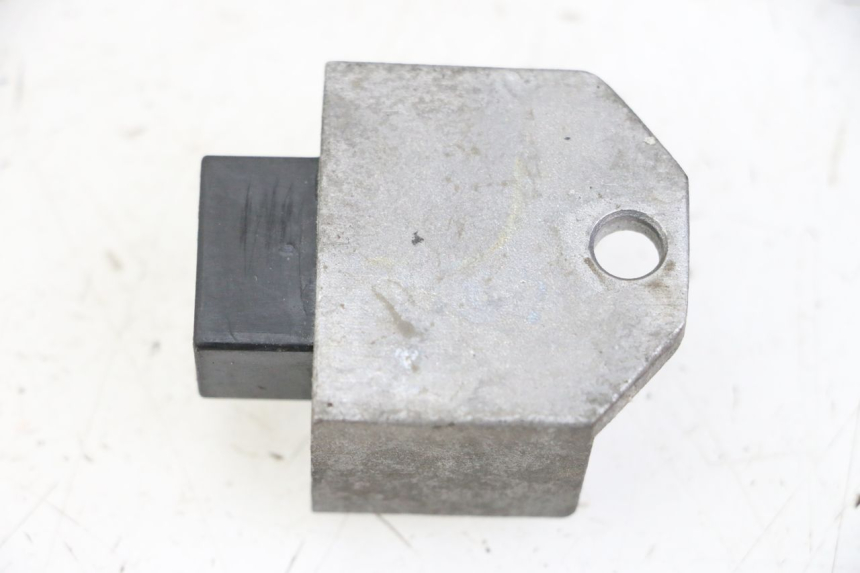 photo de REGULATOR ŁADOWANIA PEUGEOT TWEET 4T 50 (2014 - 2019) - Zoom stanu zużycia