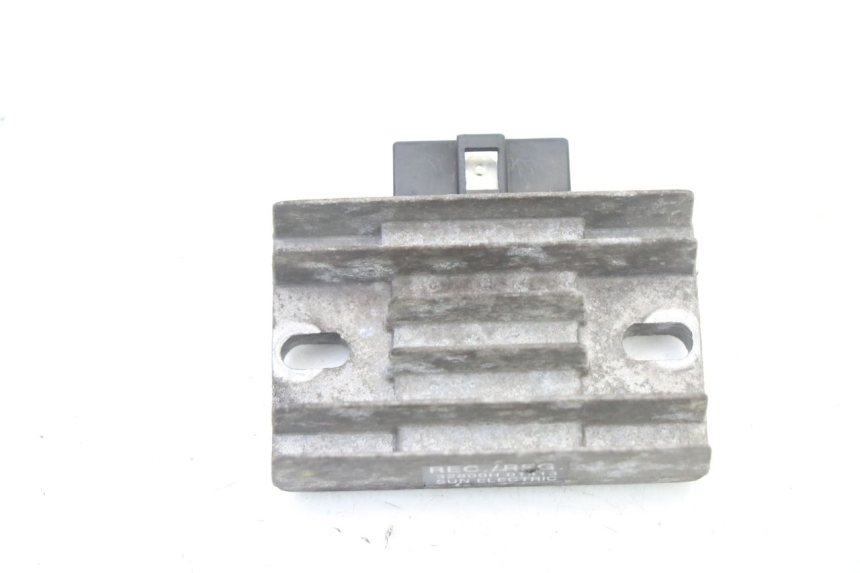 photo de REGULATOR ŁADOWANIA PIAGGIO VESPA GRANTURISMO 125 (2003 - 2007) - Szczegół części