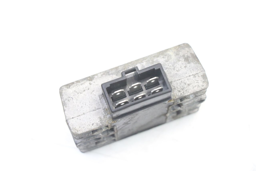 photo de REGULATOR ŁADOWANIA PIAGGIO VESPA GRANTURISMO 125 (2003 - 2007) - Zoom stanu zużycia